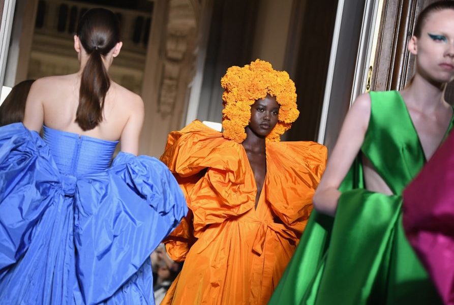 Cultura Grega inspira Valentino em desfile de Paris
