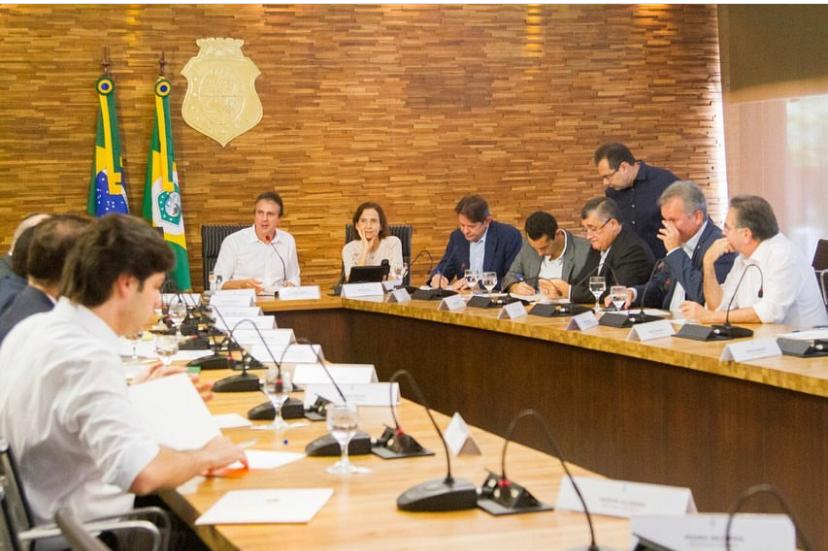 Camilo Santana se reuniu com os deputados federais, o senador Cid Gomes e os reitores das universidades federais do Ceará