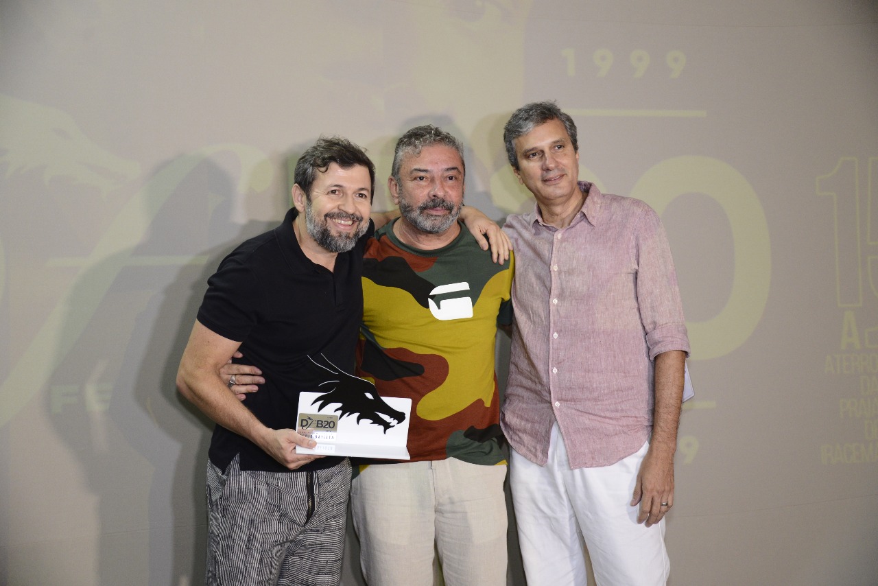 Élcio Batista recebeu o troféu DFB Festival 20 anos