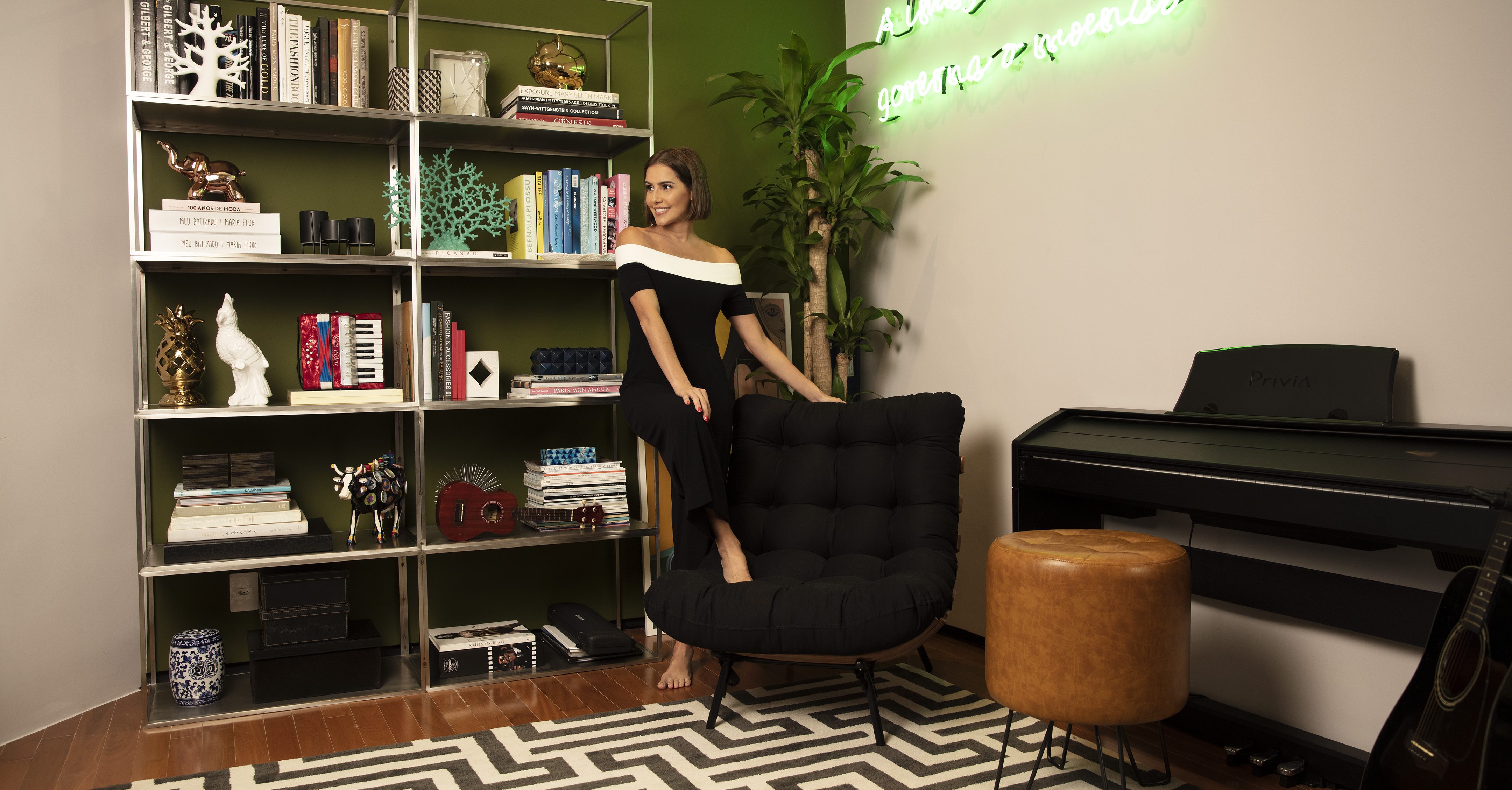 DEBORAH SECCO abre seu apartamento