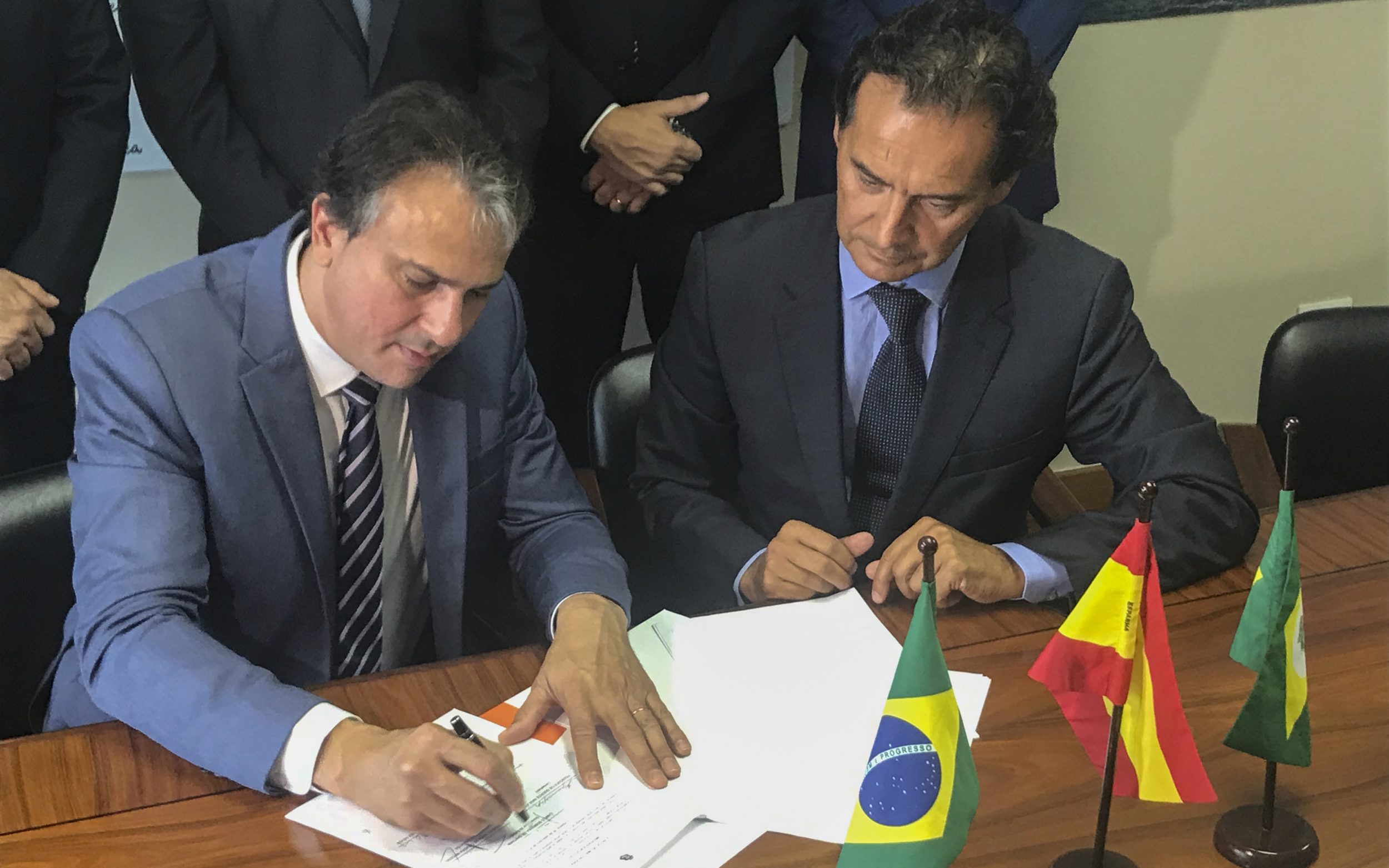 Espanha: governador assina acordo para mais duas fábricas no Ceará