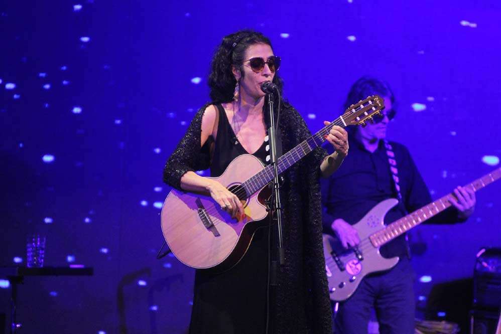 Marisa Monte conta histórias e canta na live de Teresa Cristina