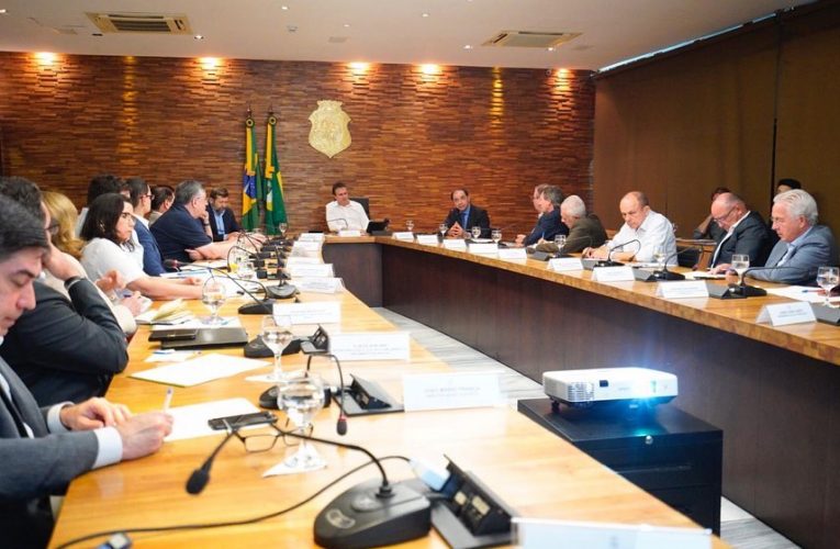 Camilo Santana se reuniu com o secretário Waldery Rodrigues para conversar sobre o momento da economia do país e do Ceará