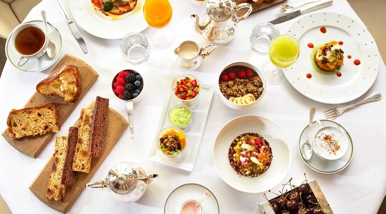 Hotel Plaza Athénée celebra Saint Valentin em grande estilo