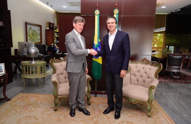 Governador Camilo Santana recebe o vice-prefeito de Roterdã e o CEO do Porto de Roterdã