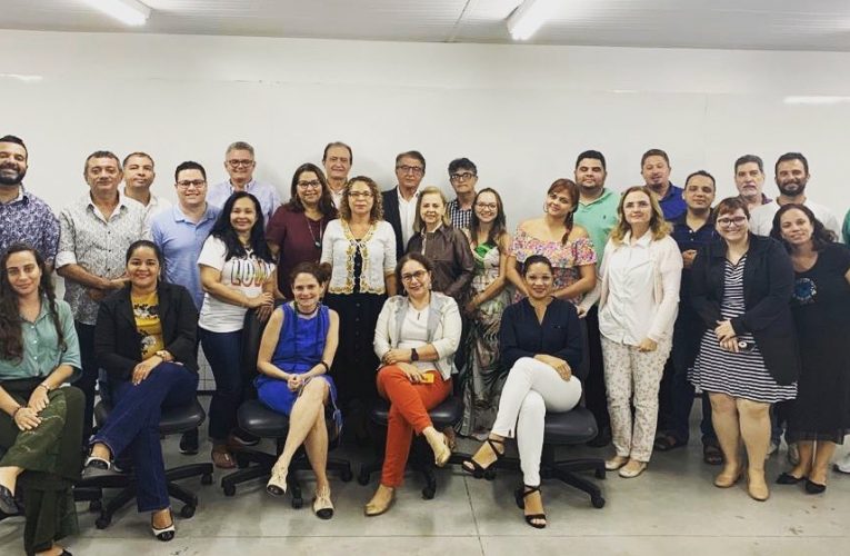 O secretário do turismo, Arialdo Pinho, esteve na UECE para uma conversa sobre o momento atual do turismo do Ceará