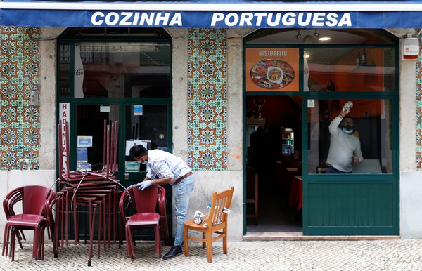 Aumenta os casos de convid-19 em Portugal e governo volta atrás e impõe restrições