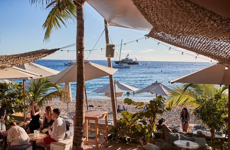 Saint Barth reabre para turistas Visitantes podem viajar para a mais elegante ilha do Caribe