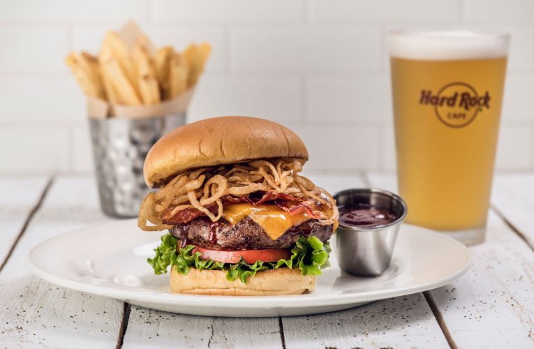 Novidade: Hard Rock Cafe Fortaleza acrescenta no cardápio nova versão de um dos hambúrgueres mais vendidos do mundo