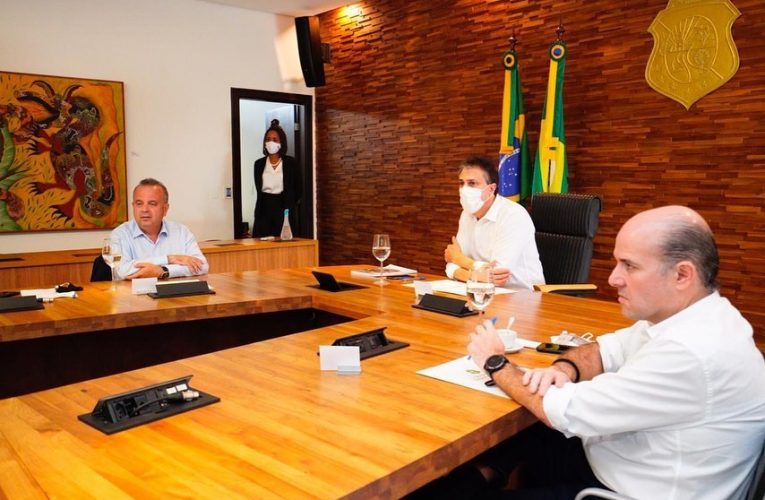 O governador Camilo Santana recebeu na tarde desta quinta-feira(25) na sede do Governo, o ministro do Desenvolvimento Regional, Rogério Marinho.
