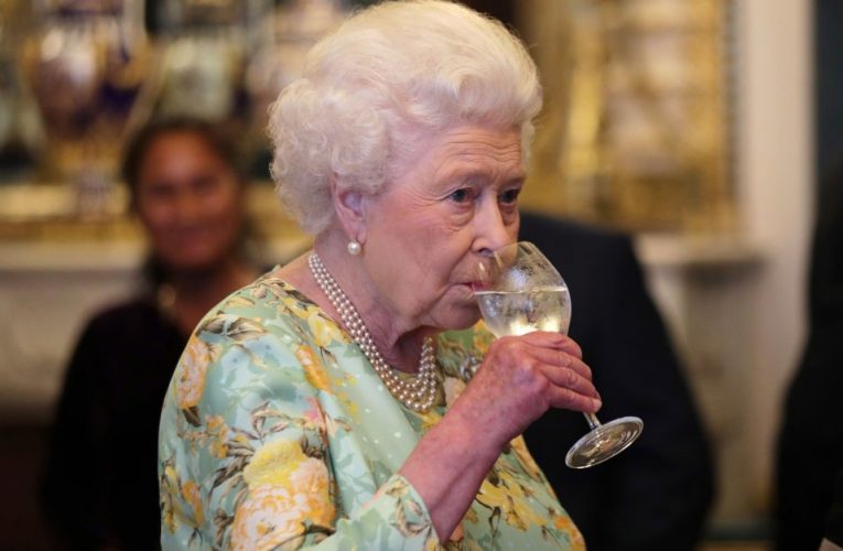 Drink Real:  Família real britânica investe em gin preparado com folhas e frutos cultivados no Palácio de Buckingham