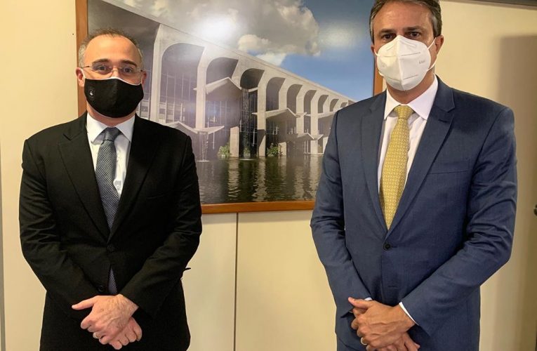 O governador do Ceará Camilo Santana, em Brasilia participa de reunião com ministros