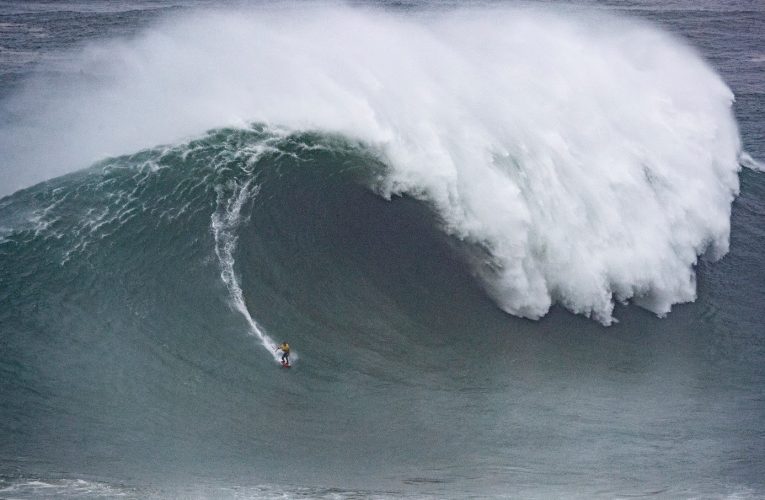 Lucas Chumbo, Maya Gabeira e Pedro Scooby estão entre os brasileiros que participarão do Nazaré Tow Surfing