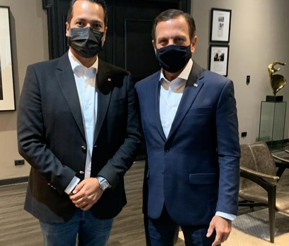 Prefeito eleito de Caucaia, Vitor Valim assina convênio com Instituto Butantan para receber vacina