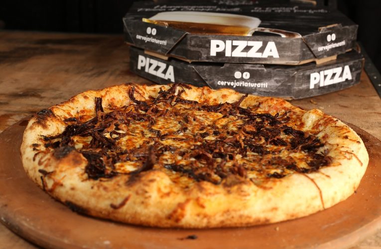 Cervejaria Turatti realiza promoção de pizzas com chope gratuito