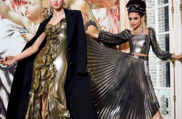 Em ode à antiga Nova York, Alice + Olivia apresenta coleção de Outono 2021