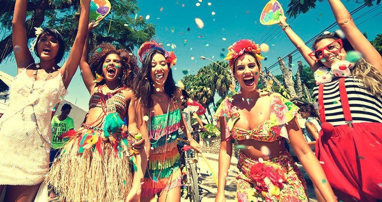 MEMÓRIAS DO CARNAVAL: CLIQUES MARCANTES DE DESFILES