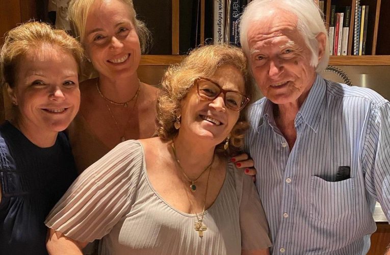 Angélica se reúne com família para celebração intimista