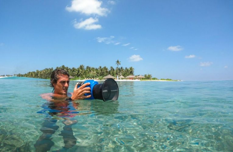 Resort de luxo nas Maldivas fecha parceria com fotógrafo de surf brasileiro