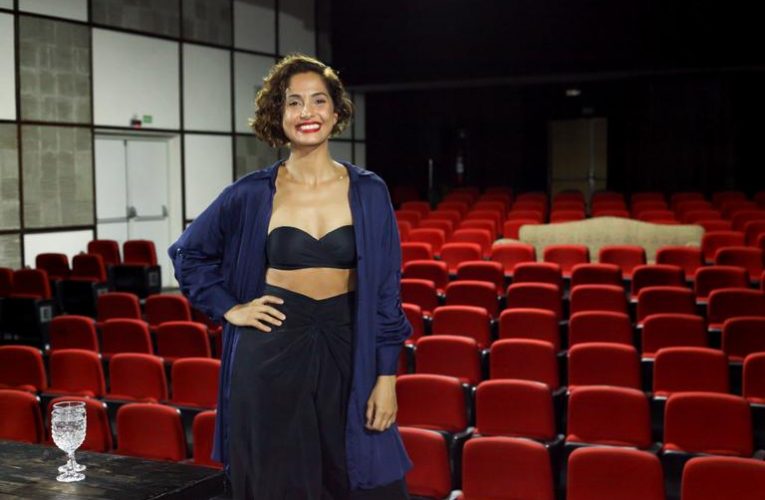 Camila Pitanga estreia espetáculo online