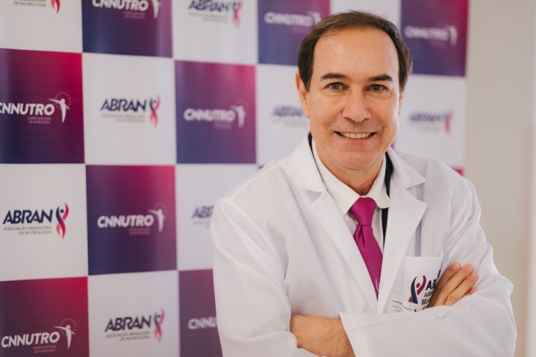Dr. Durval Ribas Filho: o chocolate apresenta elementos químicos que proporciona sensação de bem-estar; contribui para a saúde cerebral; pode reduzir o estresse, aliviar dores e melhora o fluxo arterial