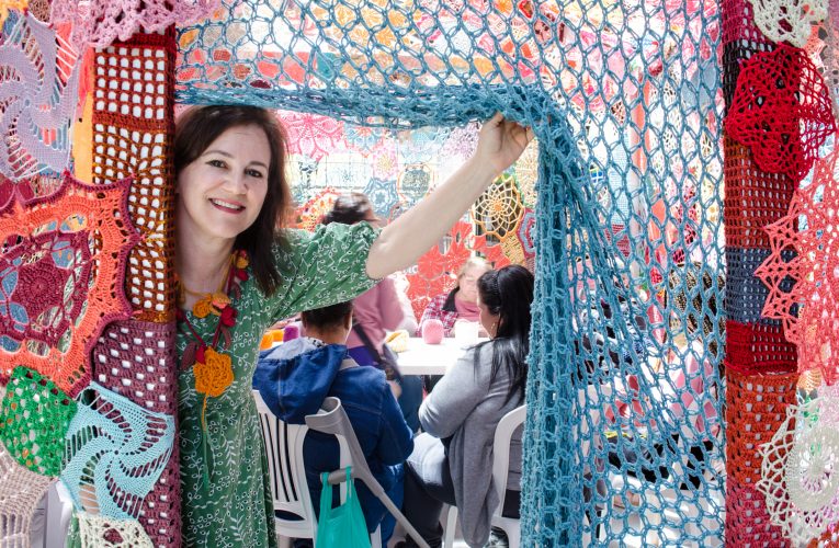 CAIXA CULTURAL FORTALEZA RECEBE A INSTALAÇÃO A CASA DE TODOS, DE LEILA ALBERTI 