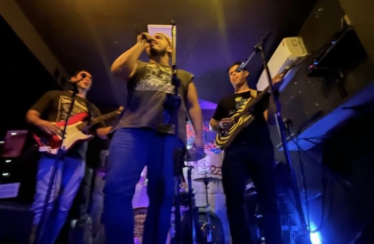 Garagem Retrô conta a história do rock em show neste sábado
