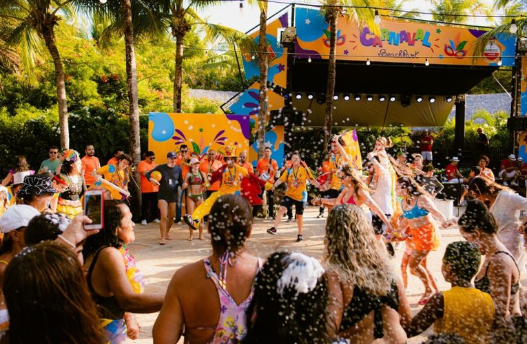 Carnaval gratuito anima a Vila Azul do Mar, no Beach Park, com programação para toda a família