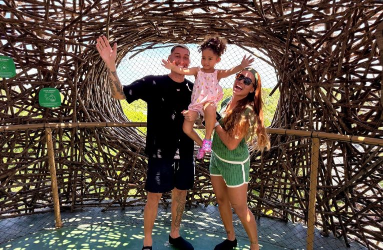 Após Carnaval agitado em Recife, Lomma aproveita dias de descanso ao lado da filha e do novo namorado no Beach Park