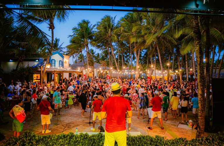 Carnaval Beach Park 2026: cores, música e programação para toda a família