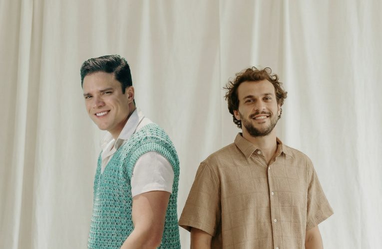Coco Bambu Iguatemi recebe Marcos Lessa e Theo Bial no projeto “Bossa Nova Vive”